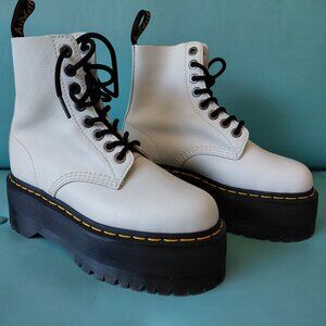 New Without Box White Doc Dr. Martens 1460 Pascal Max Size 6US/4UK/37EU
